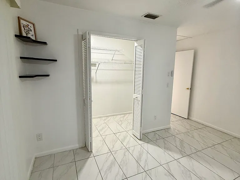 912 SE 13th St #3 — Photo 37