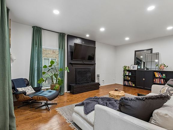 2nd image of 3335 Prescott Ave #3335