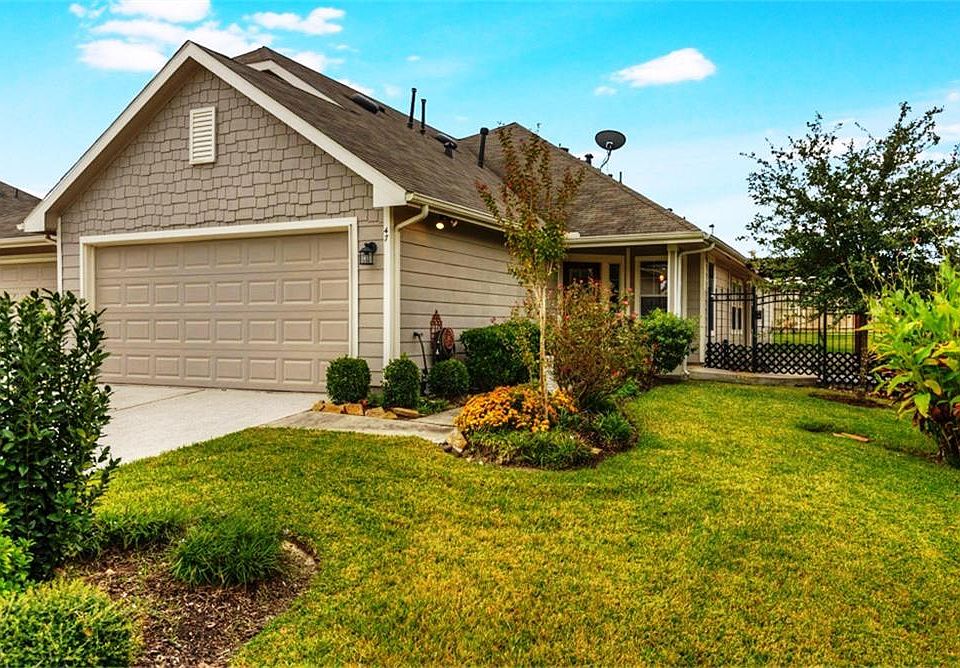 This 3 bedroom/3 bathroom + study home is located on a greenbelt lot in the 55+ gated community of W