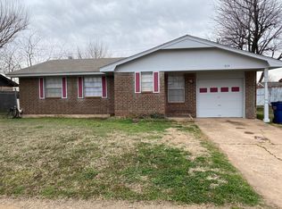 424 W Linden Dr, Mustang, OK 73064