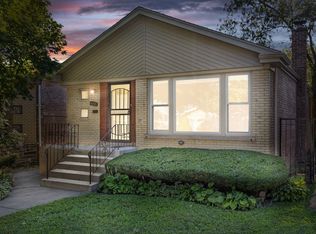 9025 S Phillips Ave, Chicago, IL