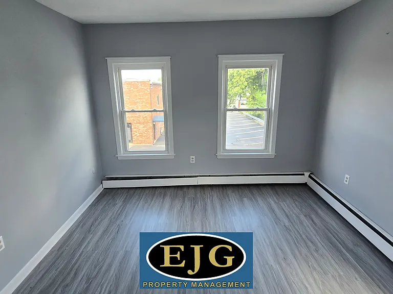 51-53 Laurel St #2 — Photo 13