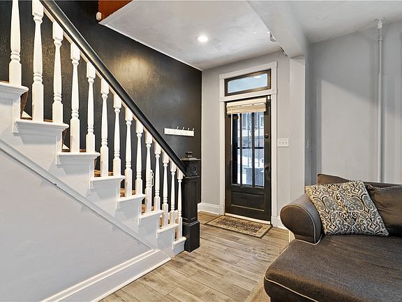 3rd image of 407 Wood St