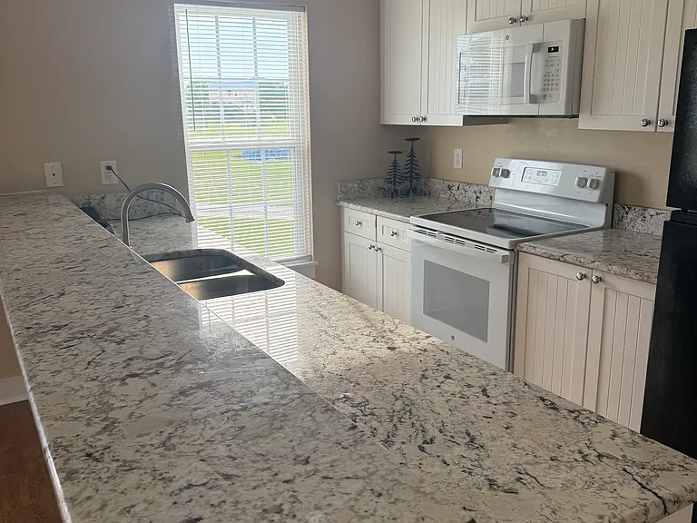 290 Twin Oaks Dr #B — Photo 5