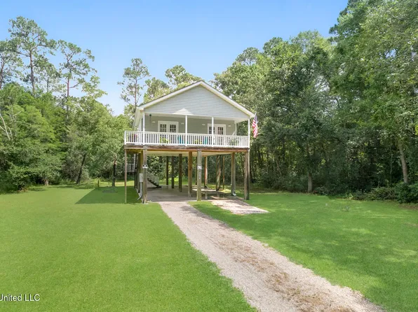 704 Timbalier St, Waveland, MS 39576