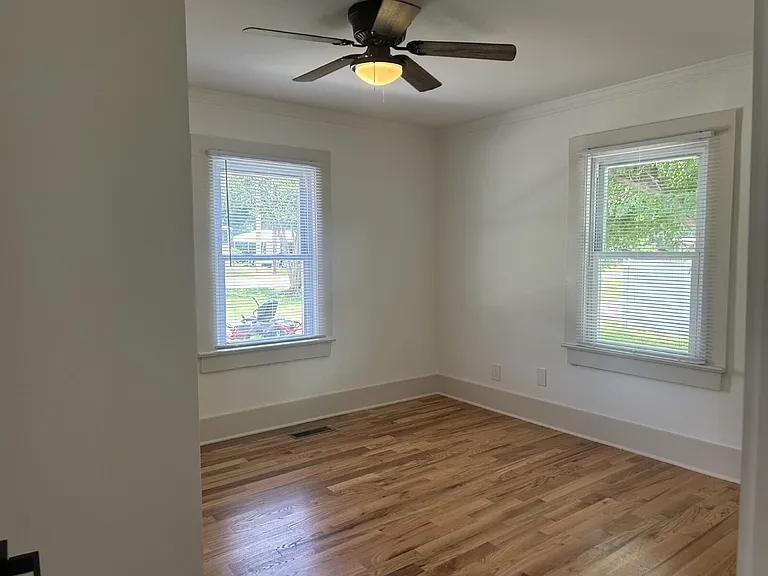 914 Linwood Rd — Photo 12