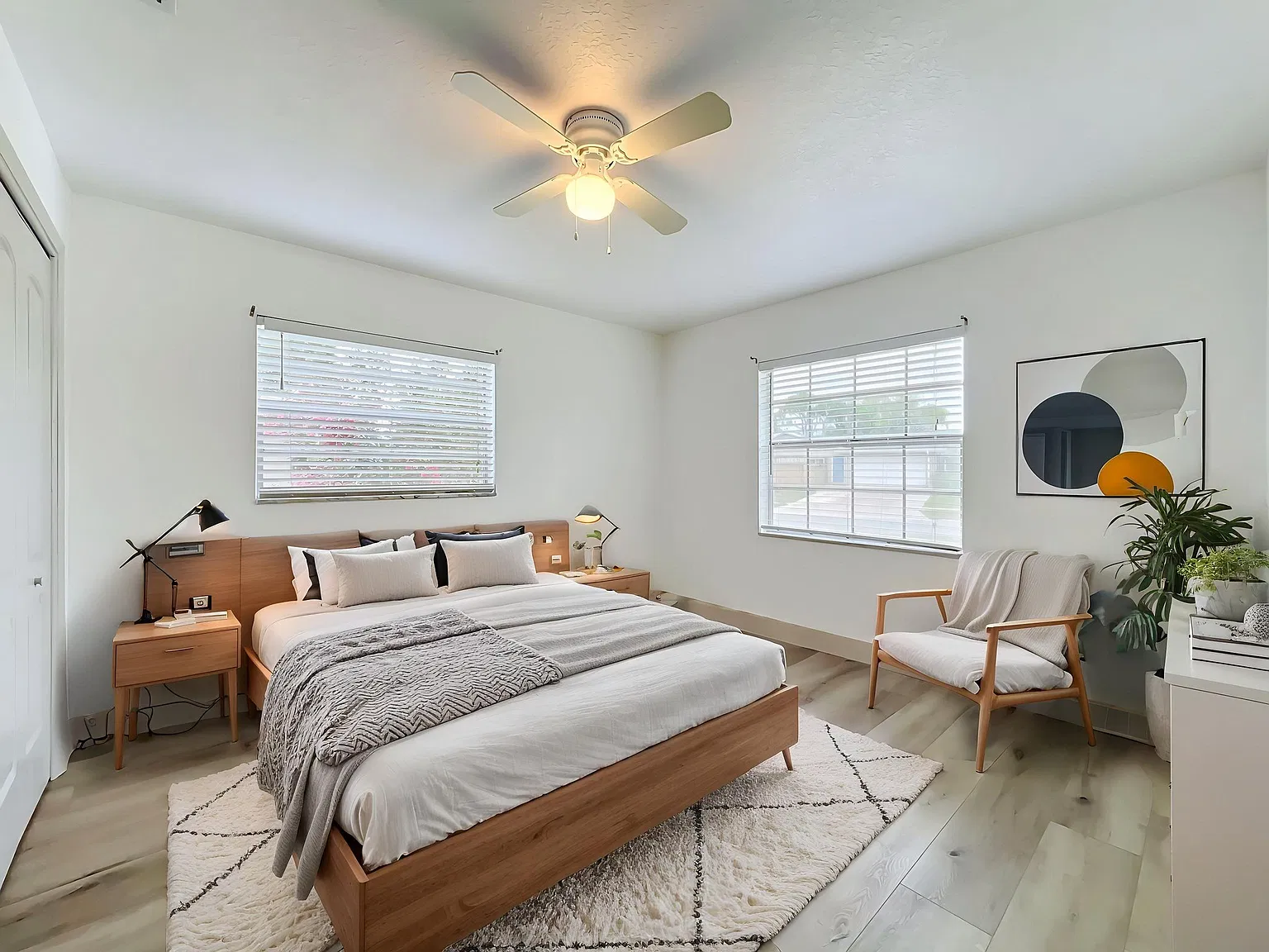Pet Friendly, Spacious 4-Bedroom Orlando Home with Pool & Lawn Care Included — Photo 4