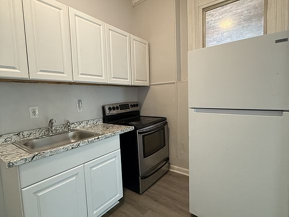 2nd image of 3038 6th Ave #1F