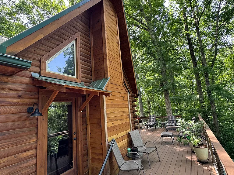 Newly remodeled TREX back porch. Nice for entertaining