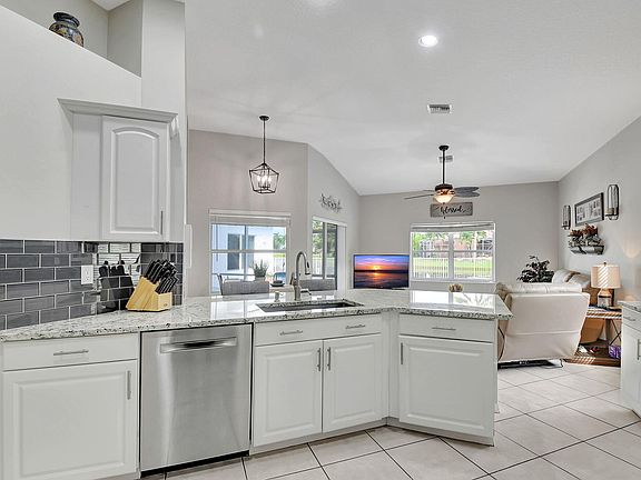 4th image of 11723 Waterbend Ct