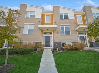 3S565 Camden St, Warrenville, IL 60555