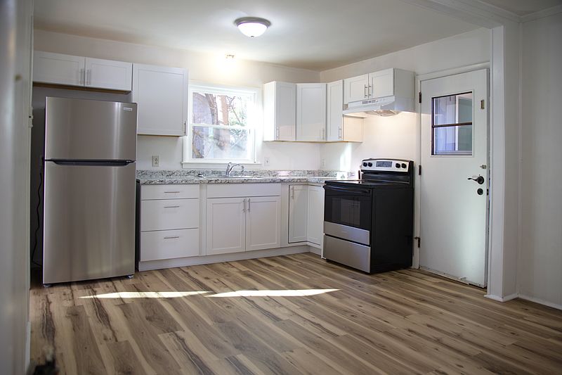 Recently remodeled kitchen of 1725 Dallas Ave.