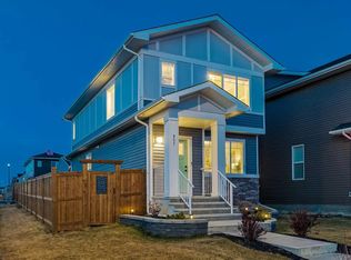 957 W Lakeview Dr, Chestermere, AB T1X 2N3