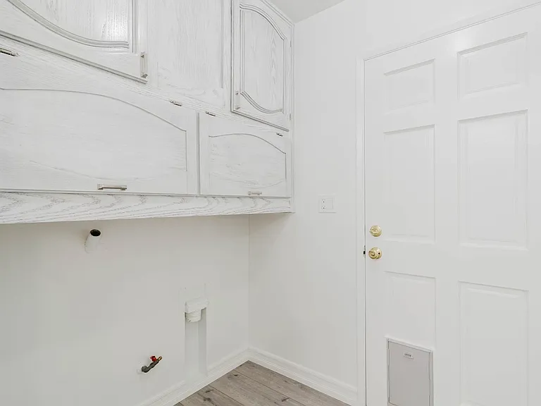 22515 Haynes St — Photo 29