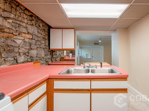 3rd image of 867 Rosedale Rd NE APT 2