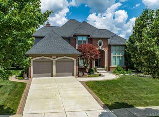 24384 Thatcher Dr, Novi, MI 48375