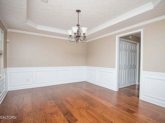 4th image of 8040 Maple Run Ln
