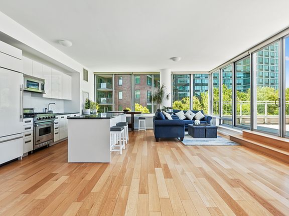 3rd image of 4630 Center Blvd APT 313