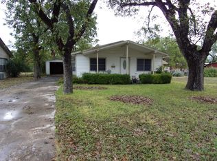 1210 N High St, Uvalde, TX 78801