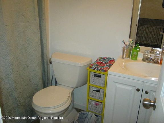 5th image of 2 Badminton Ct APT 6
