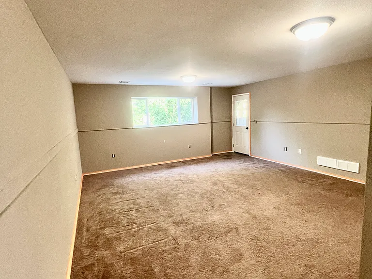 604 Harland Dr — Photo 18