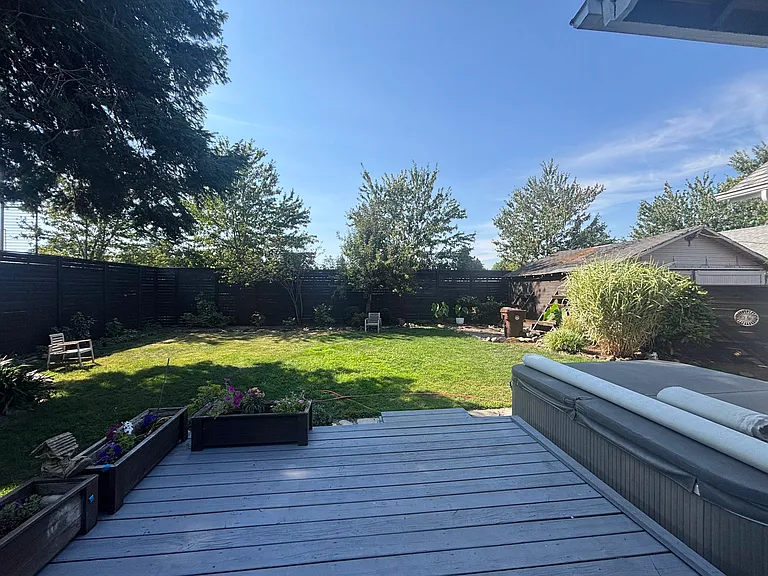 235 SE Lechner St — Photo 45