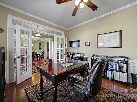 5th image of 4074 Ambleside Dr