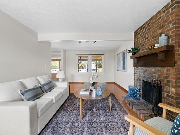 4th image of 603 Meade Dr