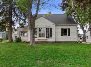3555 S 48th St, Greenfield, WI 53220