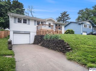 2105 Twin Ridge Dr, Bellevue, NE 68005