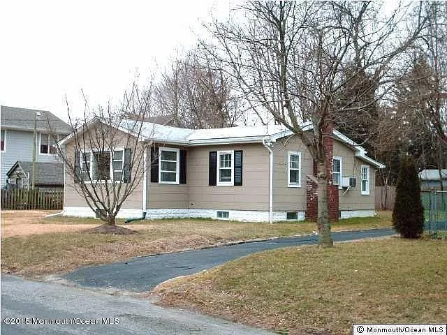 2001 Hillview Ave photo 1
