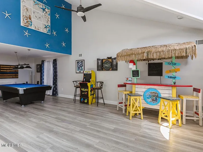 22 Longpoint Dr — Photo 2