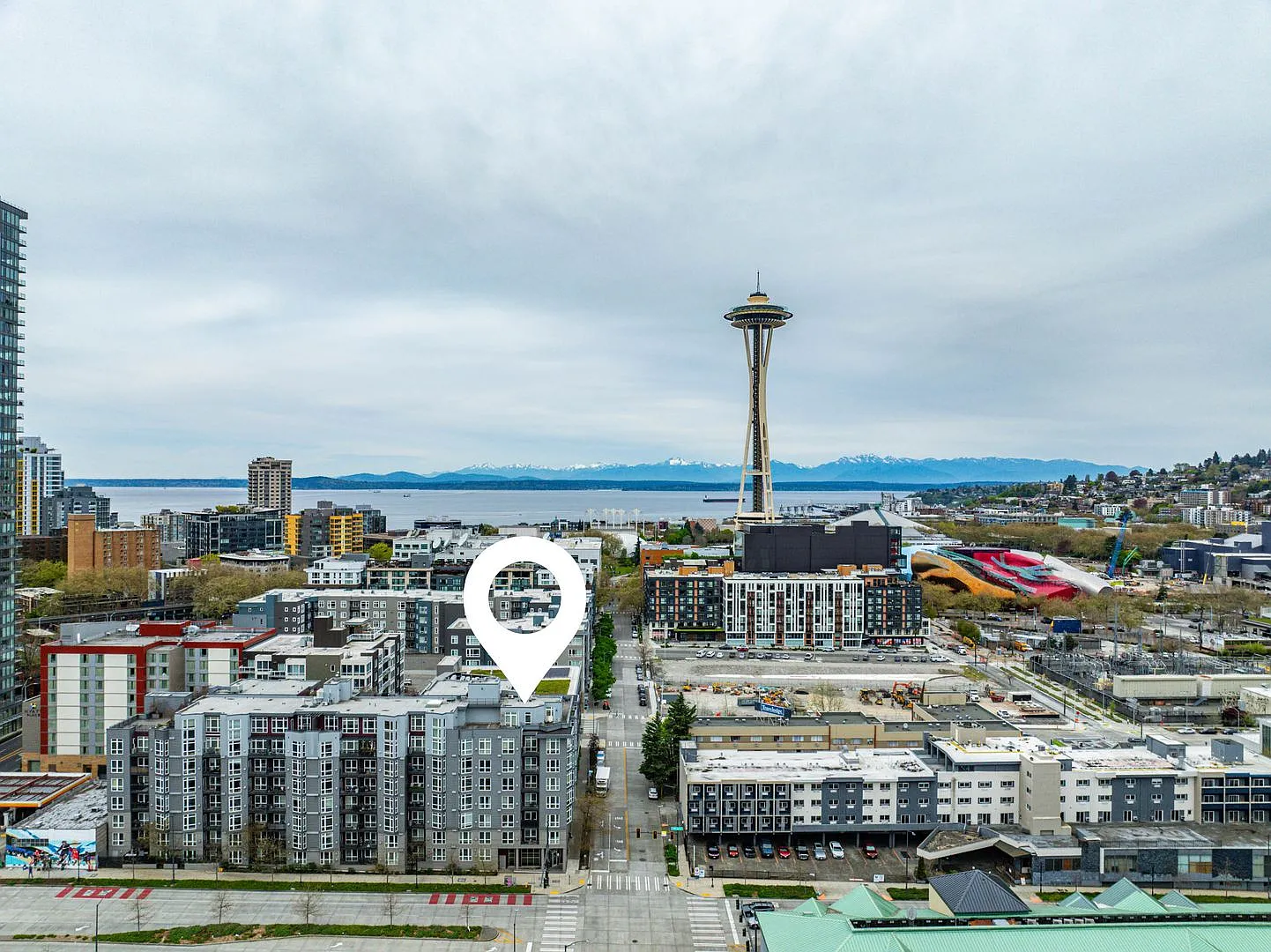 Bright Marselle Studio with Space Needle Views, Parking & Storage — Photo 3