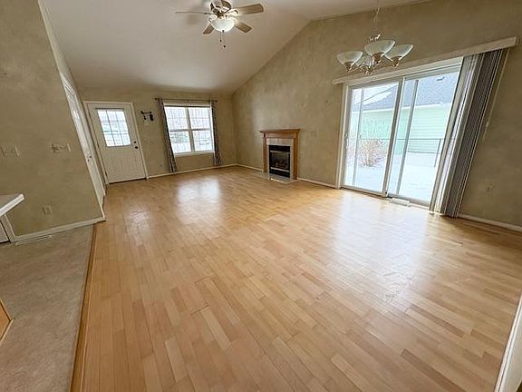 4th image of 222 Meadow Lark Ln