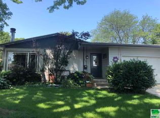 209 Catalina Ave, Vermillion, SD 57069