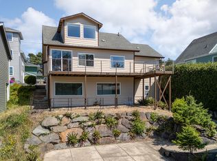 860 SW 10th St, Lincoln City, OR 97367