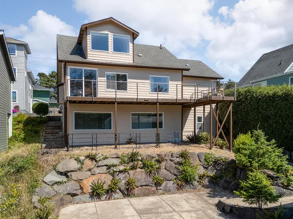 860 SW 10th St, Lincoln City, OR 97367