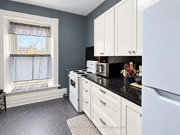 33 King St W #3, Brockville, ON K6V 3P7
