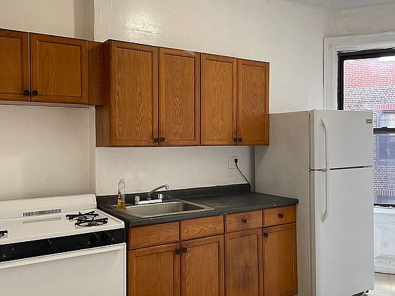 5th image of 109-28 Park Ln S #1