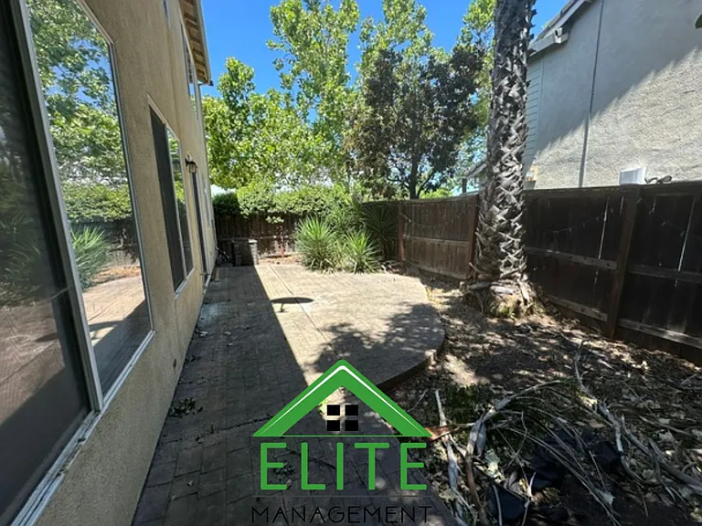 1888 Spaletta Way — Photo 10