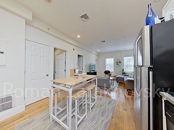 5th image of 10 Brainerd Rd #45