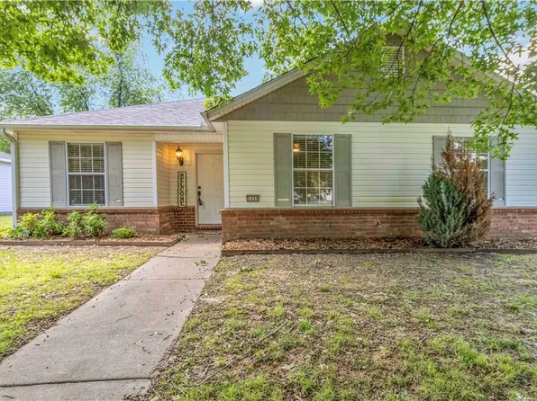 5699 W Fountain St, Fayetteville, AR 72704