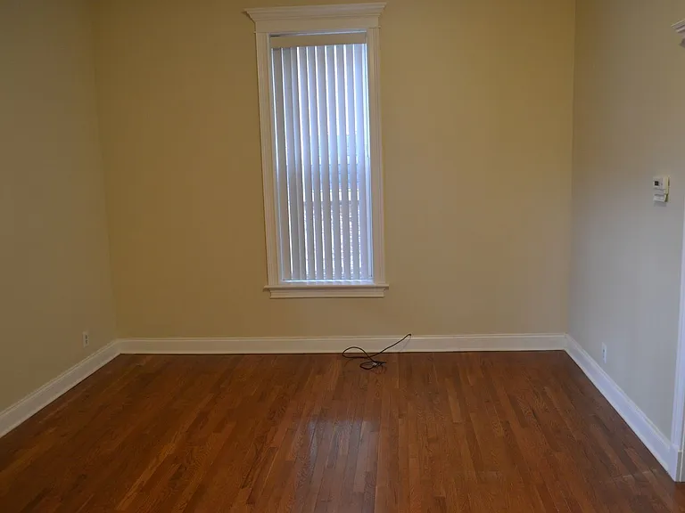912 N Western Ave — Photo 2