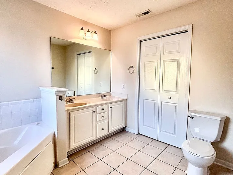 1711 Renwick Dr #102 — Photo 15