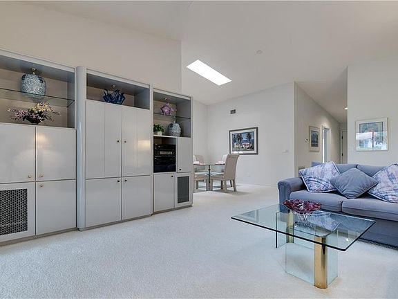 4th image of 5933 Wilshire Blvd #125