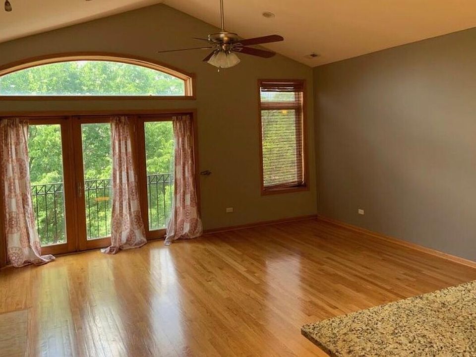 2nd image of 3305 S Michigan Ave #3