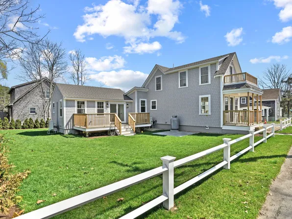 33 Vineyard Avenue, Oak Bluffs, MA 02557
