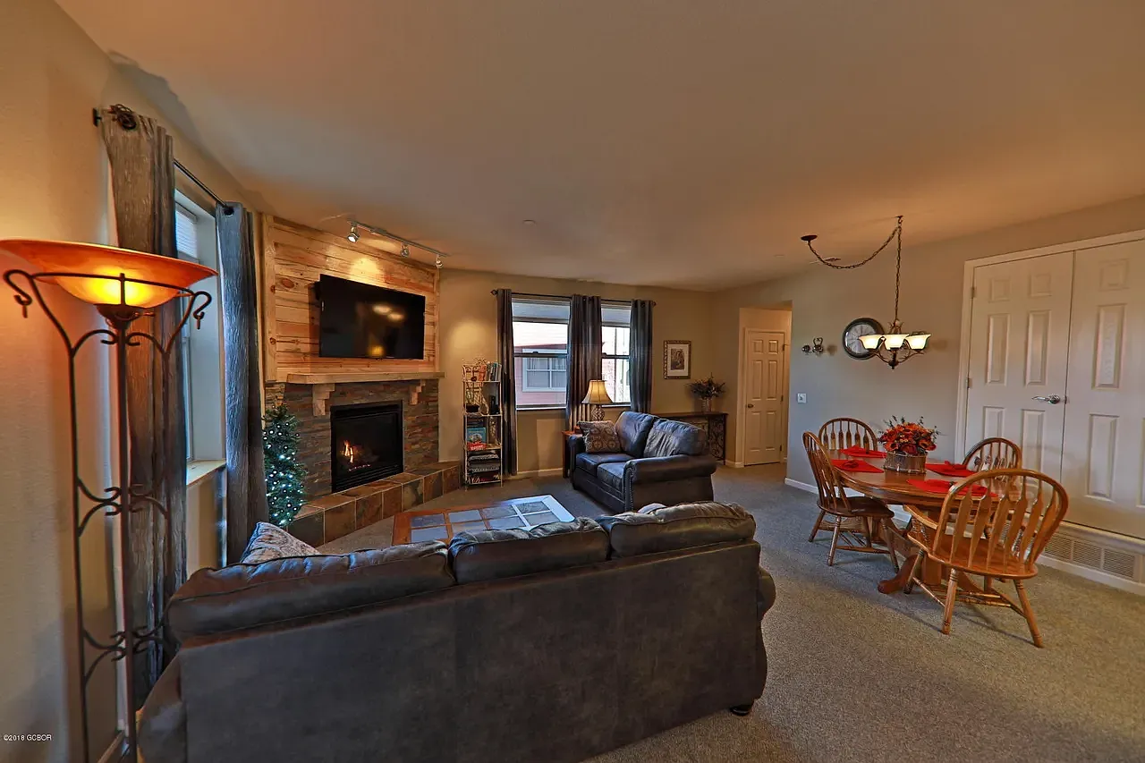 3 bed, 2.5 bath, 1709 sqft, $2,700 — Photo 2