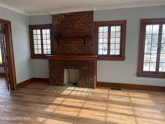 3rd image of 620 W North St