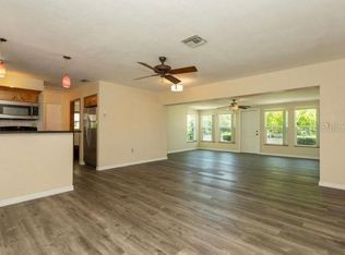 9398 Sun Isle Dr NE, Saint Petersburg, FL 33702